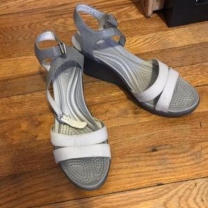 SUPER comfy 2 tone grey Crocs wedges